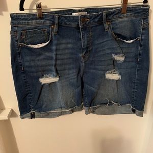 Vigoss distressed Marley short